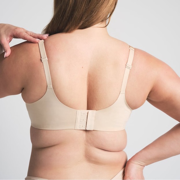 Skims Ultimate Nipple Push-Up Bra - Picture 6 of 9